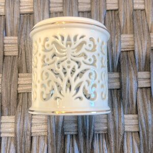 Brand new Lenox tea light candle holder